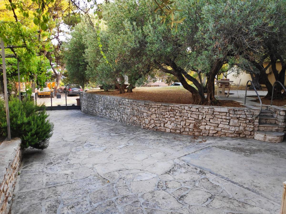 Apartments Vrsalovic Бол Экстерьер фото