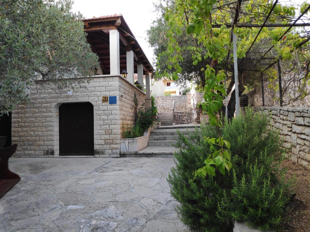 Apartments Vrsalovic Бол Экстерьер фото